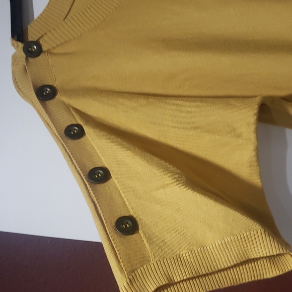 Top - Picture 4 of 9